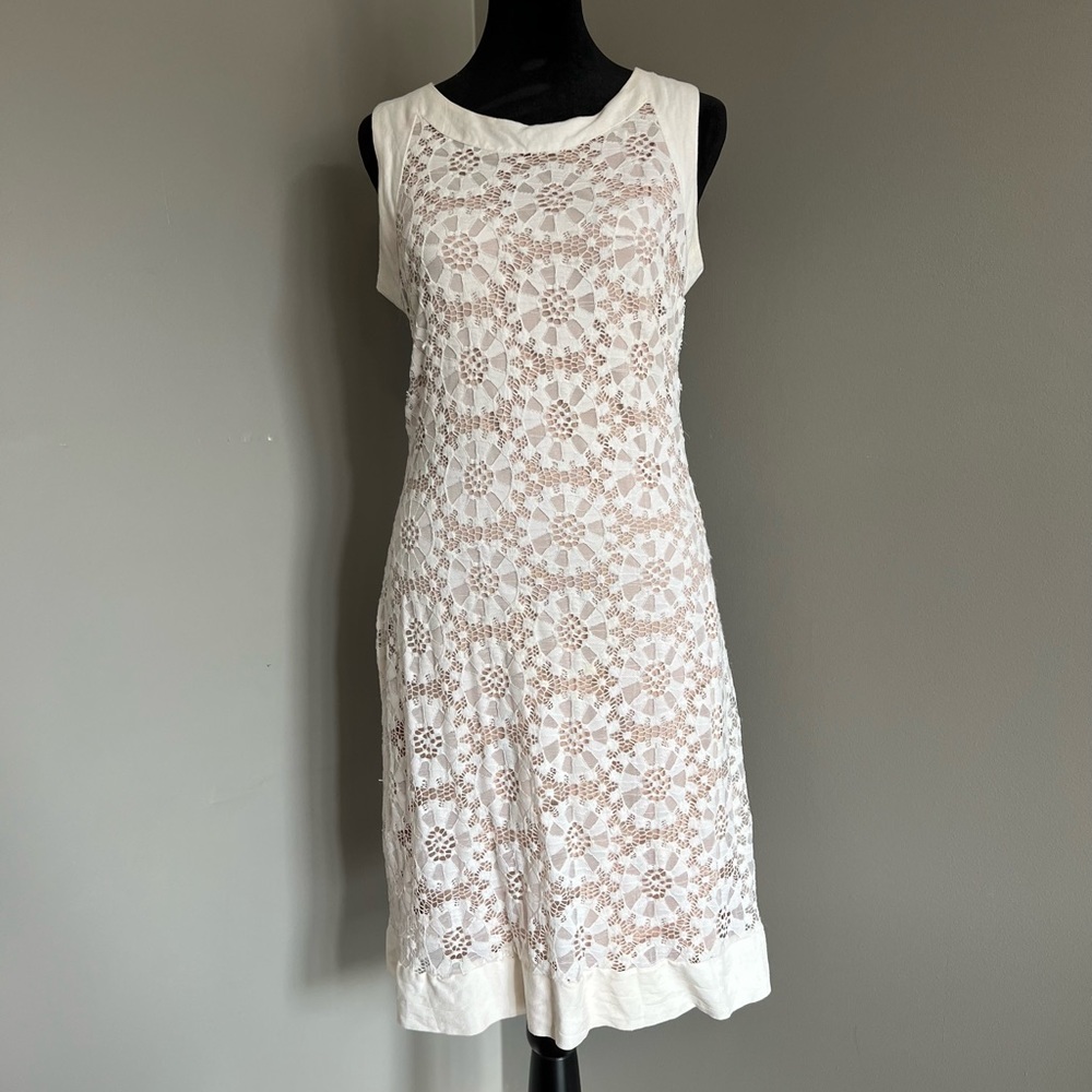 Lace detailed dress